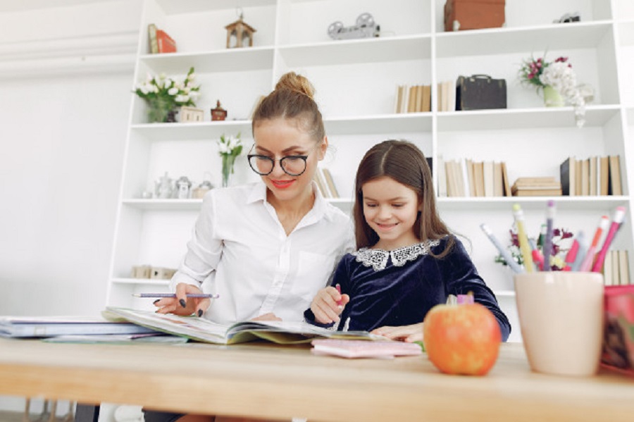 Estudiar en casa. Blog. la importancia de tener un espacio para estudiar en casa con tus hijos